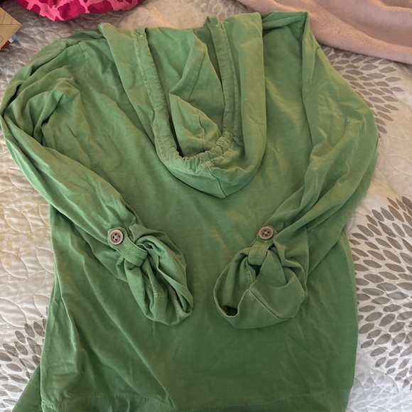 Large v-neck sweatshirt with buttons on cuffs - Picture 1 of 2
